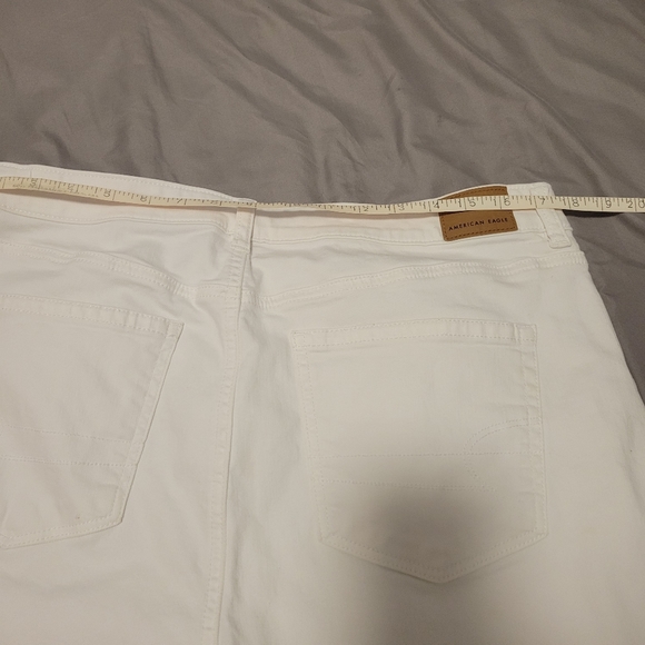 AEO WHITE CURVY MO. JEANS - Picture 6 of 12